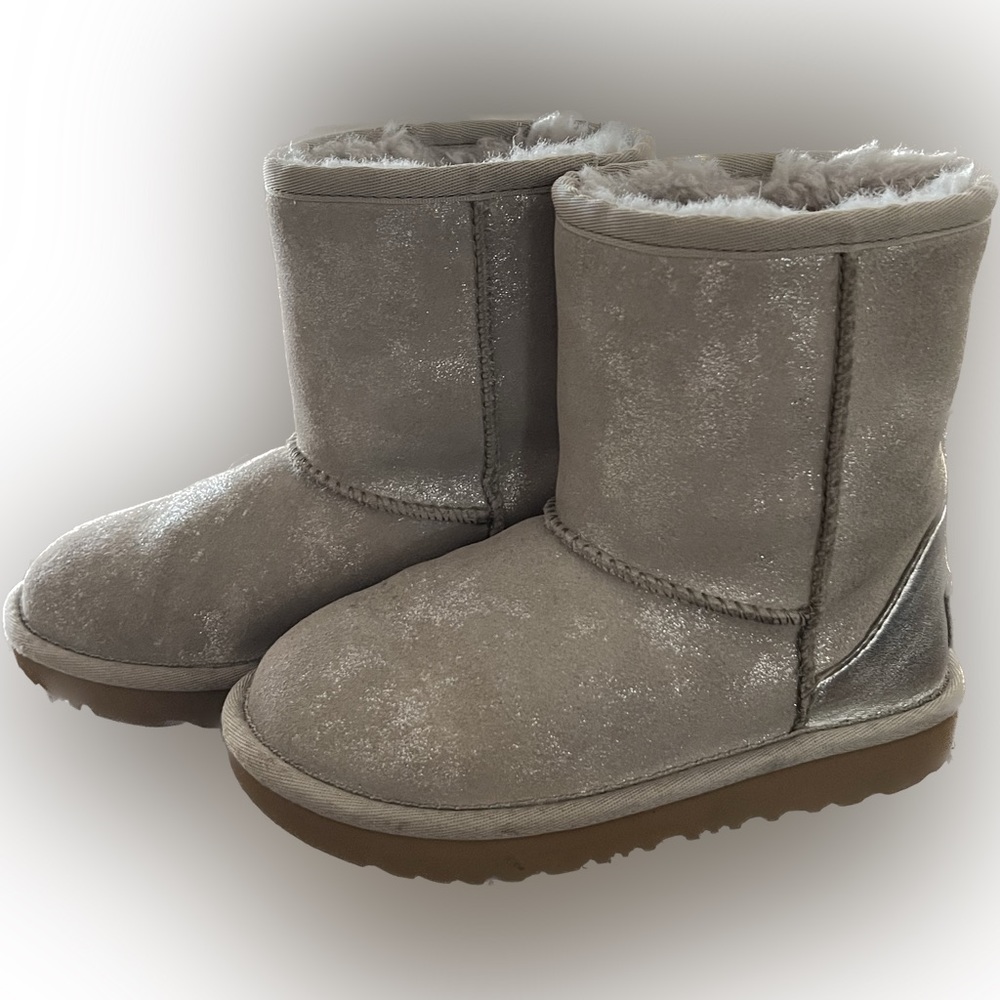 *Almost NEW* Grey-Silver Ugg Boots size 13